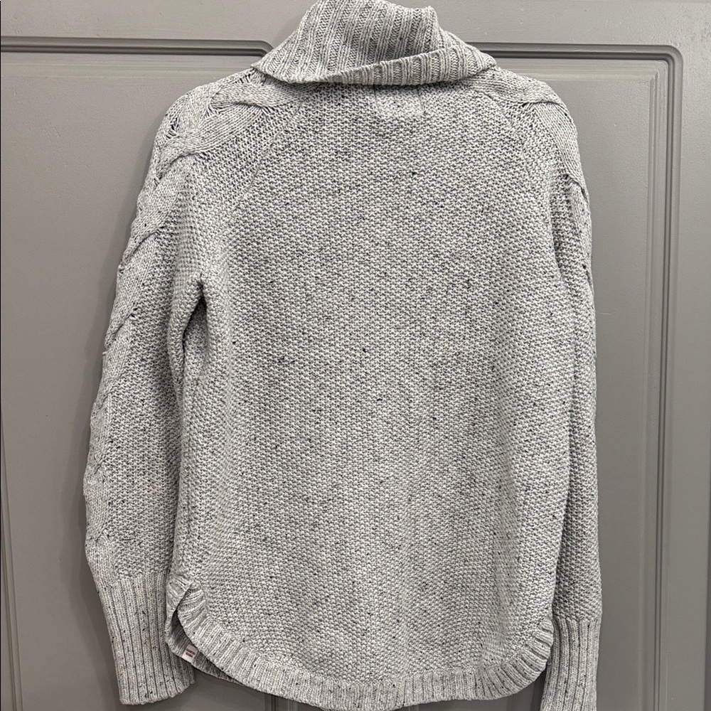 Elegant Heather Gray Cable Knit Turtleneck Sweater - Picture 6 of 10